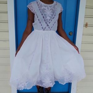 Vintage Bridal White Embroidered Lacey Day Dress Full Skirt Medium